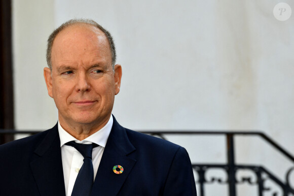 Le prince Albert II de Monaco en visite à Piène-Haute, village appartenant à la commune de Breil-sur-Roya, dans les Alpes-Maritimes, le 9 octobre 2023, dans le cadre de ses déplacements dans les territoires liés historiquement à la famille princière. Il a été acueilli par le maire de Breil, Sébastien Olharan, d'élus municipaux et régionaux et la population. © Bruno Bebert/Bestimage 