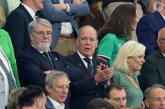 Le prince Albert II de Monaco dans les tribunes du match de Coupe du monde de rugby opposant l'Irlande à l'Ecosse (36-14) au stade de France à Saint-Denis, proche Paris, Seine Saint-Denis, France, le 7 octobre 2023. © Jacovides-Moreau/Bestimage 