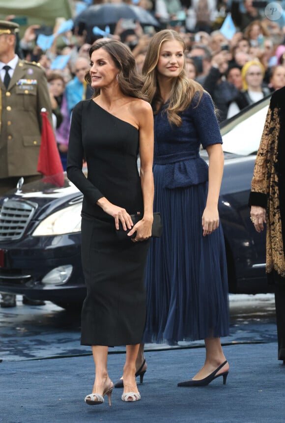 La reine Letizia d'Espagne et la princesse Leonor - La famille royale d'Espagne lors de la cérémonie des "Prix Princesse des Asturies 2023" à Oviedo, Espagne, le 20 octobre 2023. 