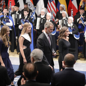 La princesse Leonor, l'infante Sofia d'Espagne, le roi Felipe VI et la reine Letizia d'Espagne - La famille royale d'Espagne lors de la cérémonie des "Prix Princesse des Asturies 2023" à Oviedo, Espagne, le 20 octobre 2023. 