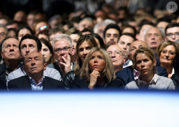 Gérard Collomb, Brigitte Macron avec sa fille Tiphaine Auziére et son gendre Antoine au deuxième rang - People au meeting de Emmanuel Macron (candidat de ''En marche !'' pour l'élection présidentielle 2017) au Palais des Sports de Lyon le 4 février 2017. © Dominique Jacovides - Sébastien Valiela / Bestimage