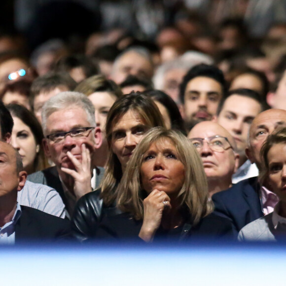 Gérard Collomb, Brigitte Macron avec sa fille Tiphaine Auziére et son gendre Antoine au deuxième rang - People au meeting de Emmanuel Macron (candidat de ''En marche !'' pour l'élection présidentielle 2017) au Palais des Sports de Lyon le 4 février 2017. © Dominique Jacovides - Sébastien Valiela / Bestimage