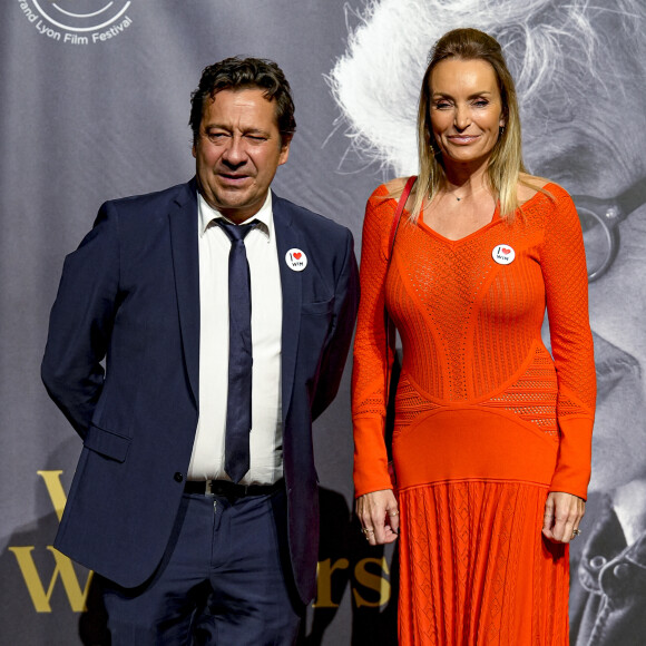 Réponse dans cet article !
Laurent Gerra et sa femme Christelle Bardet - Photocall de la cérémonie de remise du Prix Lumière à W.Wenders à l'occasion de la 15ème Edition du Festival Lumière de Lyon. Le 20 octobre 2023 © Sandrine Thesillat / Panoramic / Bestimage 