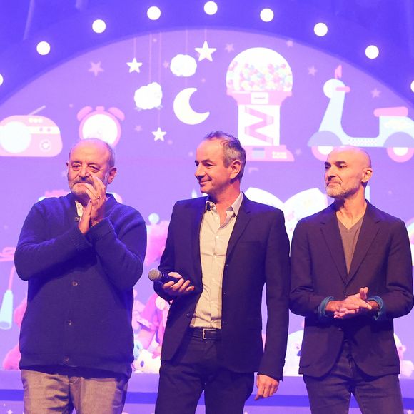 En deux-mille-six, Louis Chedid sortait un conte musical intitulé "Le Soldat Rose".
Exclusif - Bruno Blanckaert, Louis Chedid, Pierre Alexandre Vertadier, Pierre-Dominique Burgaud et Julien Alluguette lors de la première représentation du spectacle "Soldat Rose" au Rex à Paris, France. © Coadic Guirec/Bestimage