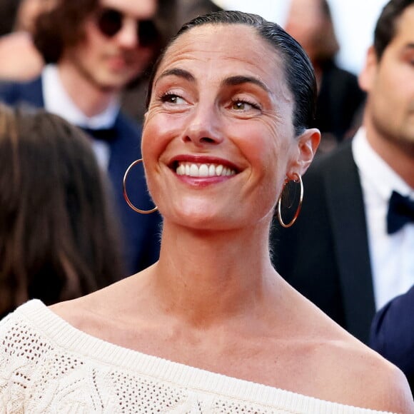 Des confidences sans filtre de la part de l'heureuse maman.
Alessandra Sublet - Montée des marches du film " Mascarade " lors du 75ème Festival International du Film de Cannes. Le 27 mai 2022 © Dominique Jacovides / Bestimage