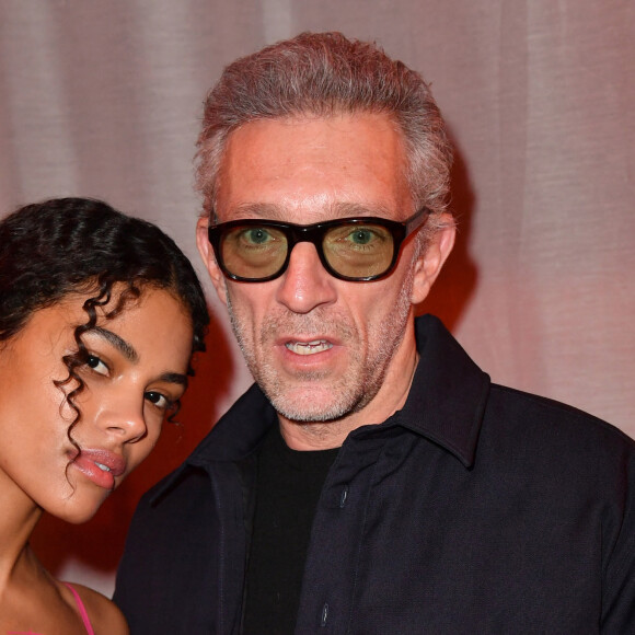 L'histoire entre Vincent Cassel et Tina Kunakey pourrait donc véritablement appartenir au passé... 
Vincent Cassel et sa femme Tina Kunakey - Photocall en front row du défilé "Le Raphia" de la maison Jacquemus au Bourget le 12 décembre 2022. © Veeren / Clovis / Bestimage 