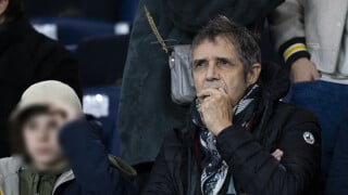 Julien Clerc et son fils Léonard, euphorique, Yannick Alléno complice avec son aîné... Pluie d'enfants de stars pour le PSG