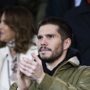 François Civil - People dans les tribunes lors du match de ligue des champions entre le PSG et l'AC Milan au Parc des Princes à Paris le 25 octobre 2023. © Cyril Moreau/Bestimage