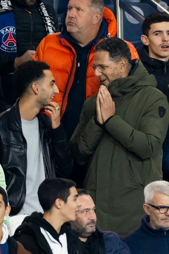 Roschdy Zem et son fils Chad - People dans les tribunes lors du match de ligue des champions entre le PSG et l'AC Milan au Parc des Princes à Paris le 25 octobre 2023. © Cyril Moreau/Bestimage