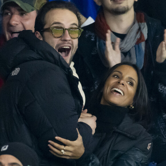 Shy'm est apparue très en forme dans les tribunes du Parc des Princes.
La chanteuse Shy'm et son nouvel ami Keziah Derard - People dans les tribunes lors du match de ligue des champions entre le PSG et l'AC Milan au Parc des Princes à Paris. © Cyril Moreau/Bestimage