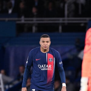 Attitude de Kylian Mbappe ( 7 - PSG ) - Mike Maignan ( 16 - Milan ) - - Match de ligue des champions entre le PSG et l'AC Milan (3-0) au Parc des Princes à Paris le 25 octobre 2023. 