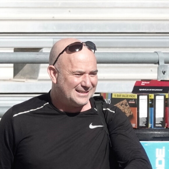 Exclusif - Andre Agassi et sa femme Steffi Graf donnent des cours de tennis à Las Vegas, Nevada, Etats-Unis, le 23 avril 2022.