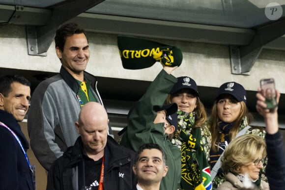 Le tennisman Roger Federer était en famille
Roger Federer, sa mere Lynette Federer, Miroslava Vavrinec, ses filles Myla Rose et Charlene Riva, ses garçons Leo et Lenny - Personnalités à la finale de la coupe du monde de rugby Afrique du Sud / Nouvelle Zélande (12 - 11) au stade de France à Saint-Denis le 28 octobre 2023. 