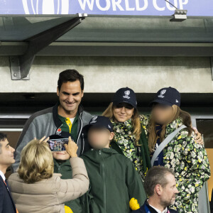 Toute sa famille était au Stade de France
Roger Federer, sa mere Lynette Federer, Miroslava Vavrinec, ses filles Myla Rose et Charlene Riva, ses garçons Leo et Lenny - Personnalités à la finale de la coupe du monde de rugby Afrique du Sud / Nouvelle Zélande (12 - 11) au stade de France à Saint-Denis le 28 octobre 2023. 