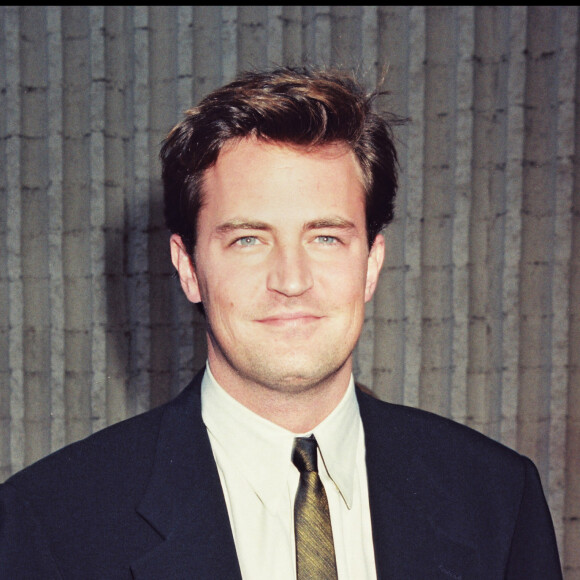 S'il avait refusé ou était resté auprès de Matthew Perry
Archives - Matthew Perry à la première du film "Object of my affection" le 10 avril 1998