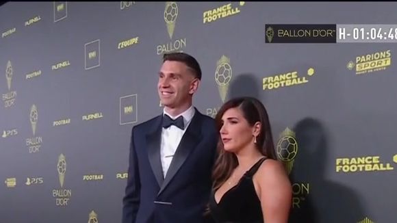 "Il allait pas nous..." : Emiliano Martinez, le gardien qui s'est moqué de Mbappé "chahuté" au Ballon d'or 2023