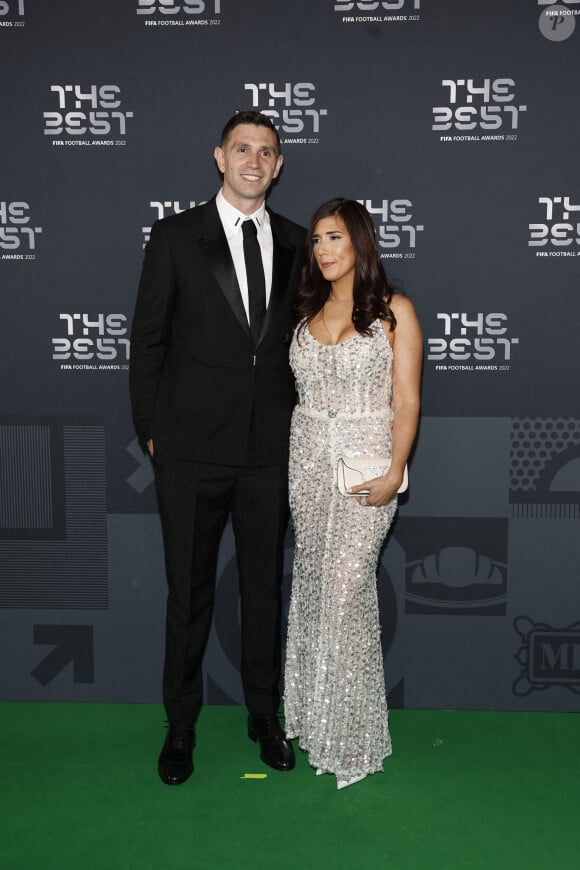 Emiliano Martinez et sa femme Amanda - Arrivées à la cérémonie des Best FIFA Football Awards à la salle Pleyel à Paris, France, le 27 février 2023. Cyril Moreau/Bestimage