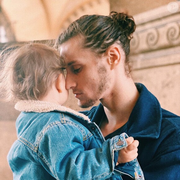 Jean-Baptiste Maunier et son fils sur Instagram. Le 22 avril 2021.