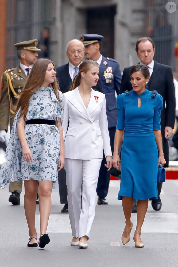 L'infante Sofia d'Espagne, La reine Letizia d'Espagne, La princesse Leonor - La princesse Leonor, entourée de la famille royale, quitte le Parlement après avoir prêté serment, à l'occasion de son 18ème anniversaire à Madrid, le 31 octobre 2023. 