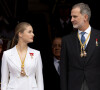 Leonor d'Espagne a vécu une grande cérémonie ce mardi.
La princesse Leonor et Le roi Felipe VI d'Espagne - La princesse Leonor, entourée de la famille royale, quitte le Parlement après avoir prêté serment, à l'occasion de son 18ème anniversaire à Madrid. 