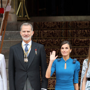 La famille royale d'Espagne arrive à la cérémonie de serment de la princesse Leonor à Madrid le 31 octobre 2023. 