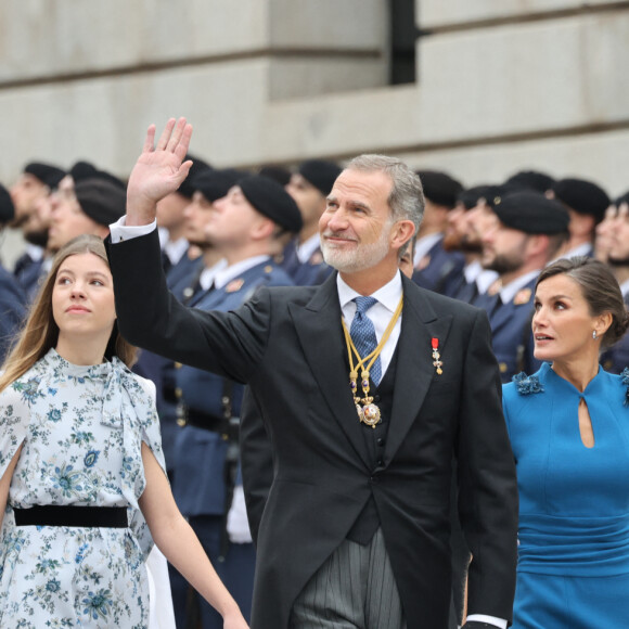 La famille royale d'Espagne arrive à la cérémonie de serment de la princesse Leonor à Madrid le 31 octobre 2023. 