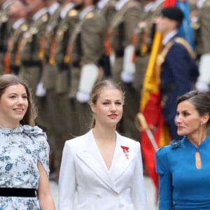 La famille royale d'Espagne arrive à la cérémonie de serment de la princesse Leonor à Madrid le 31 octobre 2023. 