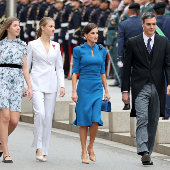 La famille royale d'Espagne arrive à la cérémonie de serment de la princesse Leonor à Madrid le 31 octobre 2023. 