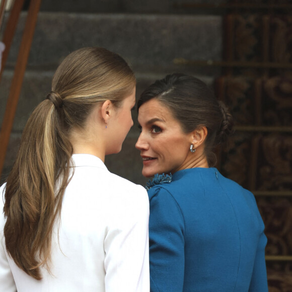 La famille royale d'Espagne arrive à la cérémonie de serment de la princesse Leonor à Madrid le 31 octobre 2023. 