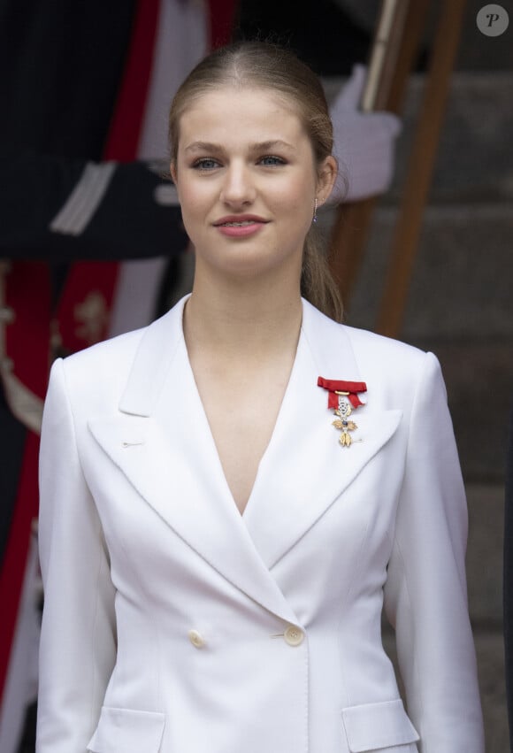 La princesse Leonor - La princesse Leonor, entourée de la famille royale, quitte le Parlement après avoir prêté serment, à l'occasion de son 18ème anniversaire à Madrid, le 31 octobre 2023. 