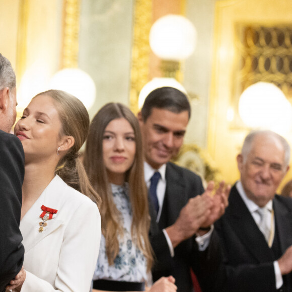 Son père avait fait la même chose en 1986.
La princesse Leonor prête serment aujourd'hui devant le Parlement espagnol à l'occasion de son 18ème anniversaire le 31 octobre 2023. 