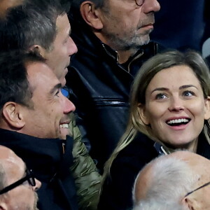 Toutefois, certains en sont persuadés : Laure Boulleau serait en couple avec Bruno Cheyrou, un ancien footballeur.
Laure Boulleau enceinte et Bruno Cheyrou - People des les tribunes de la coupe du Monde de Rugby France 2023 - Match de quart de finale "France-Afrique du Sud (28-29)" au Stade de France à Saint-Denis 15 octobre 2023. © Moreau-Jacovides/Bestimage