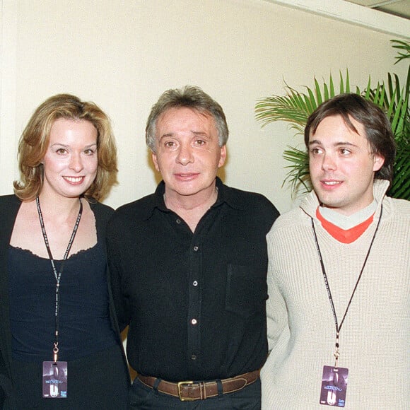 Michel Sardou a quatre enfants : deux garçons, Romain et Davy, et deux filles, Cynthia et Sandrine.
Michel Sardou, sa fille Cynthia, son fils Romain, à Bercy.