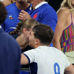 Ils avaient en effet été vus très proche lors du match d'ouverture de la Coupe du monde... 
Antoine Dupont - Les joueurs défilent sur le terrain avant le match d'ouverture de la Coupe du Monde de Rugby France 2023 : match de la Poule A entre la France et la Nouvelle-Zélande au Stade de France à Saint-Denis le 8 septembre 2023. © Dominique Jacovides / Bestimage