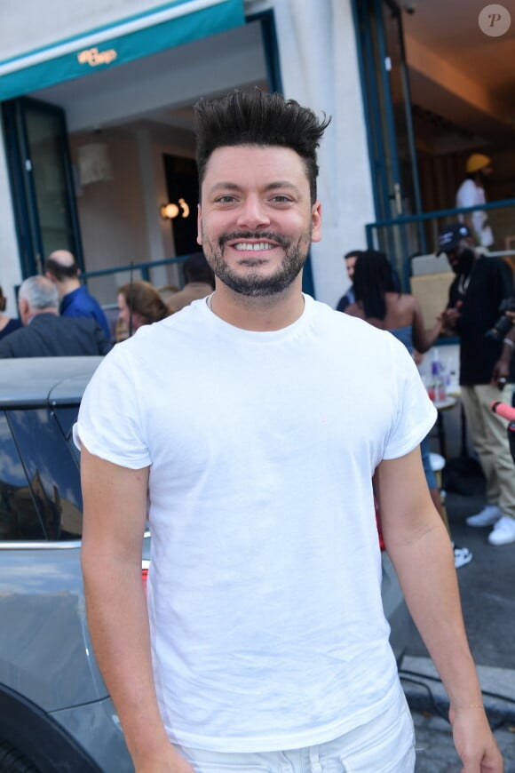 Exclusif - Kev Adams - Inauguration du restaurant du rappeur Black M, le "Merci Charles !" au 35 Bd Berthier 750017 à Paris le 8 juin 2023. © Rachid Bellak/Bestimage 