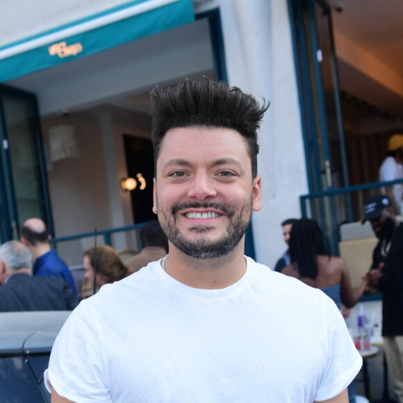 Exclusif - Kev Adams - Inauguration du restaurant du rappeur Black M, le "Merci Charles !" au 35 Bd Berthier 750017 à Paris le 8 juin 2023. © Rachid Bellak/Bestimage 