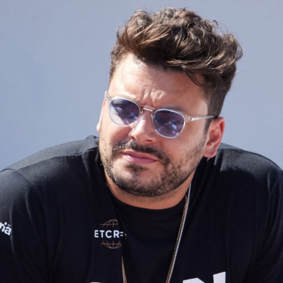 Kev Adams dans les tribunes lors des Internationaux de France de Tennis de Roland Garros 2023. Paris, le 29 mai 2023. © Jacovides / Moreau / Bestimage 