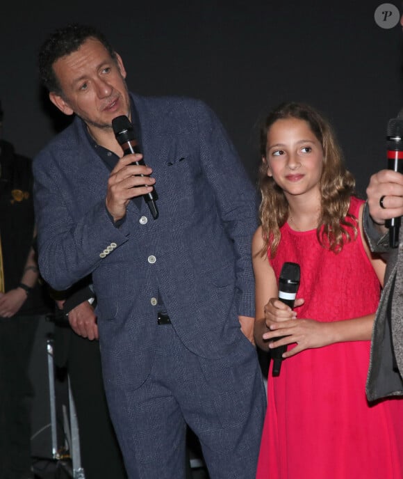 Exclusif - Dany Boon (réalisateur du film) avec sa fille Sarah qu'il a fait jouer dans le film - Avant-première du film "La Vie pour de vrai" au cinéma Pathé Wepler à Paris le 18 avril 2023. © Bertrand Rindoff / Bestimage 
