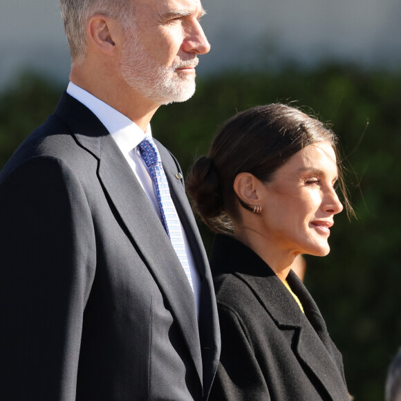 Parmi lesquels la transformation écologique, l'industrie pharmaceutique et le transport maritime
Le roi Felipe VI et la reine Letizia d'Espagne, entament leur voyage officiel au Danemark au départ de Madrid, le 6 novembre 2023. La visite du couple royal espagnol, du 6 au 8 novembre 2023, servira à mettre en valeur et à renforcer les liens bilatéraux et les relations entre les deux pays. 