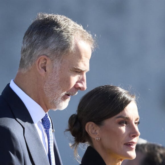Le roi Felipe VI et la reine Letizia d'Espagne, au départ pour leur voyage officiel au Danemark de Madrid, Espagne, le 6 novembre 2023. La visite du couple royal espagnol, servira à mettre en valeur et à renforcer les liens bilatéraux et les relations entre les deux pays, du 6 au 8 novembre 2023. 