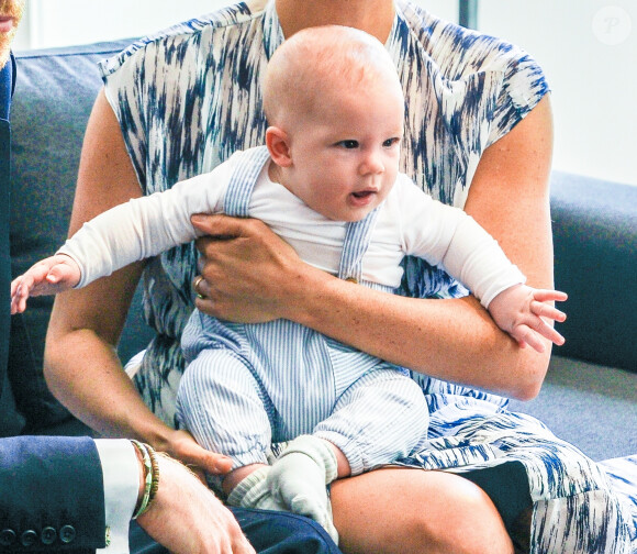 Le prince Harry et Meghan Markle présentent leur fils Archie à Desmond Tutu à Cape Town, Afrique du Sud le 25 septembre 2019. 