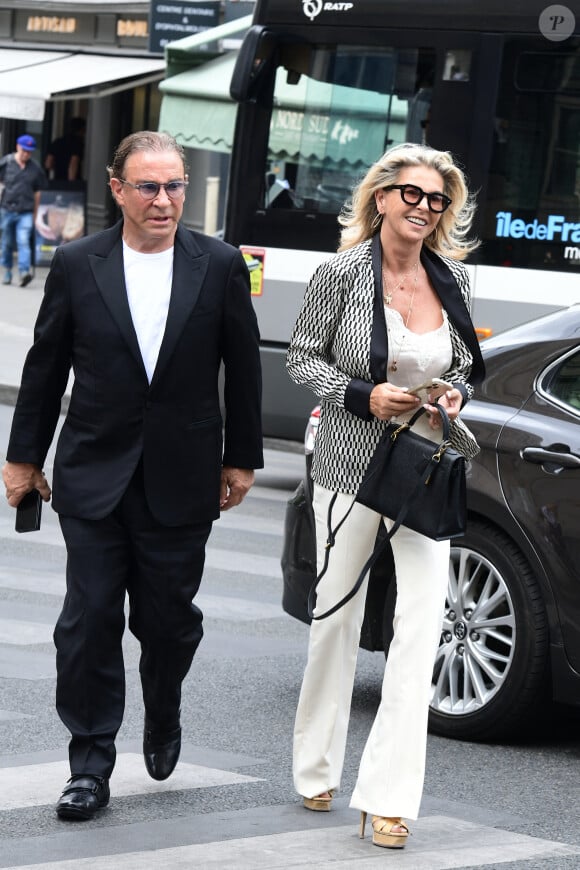 Caroline Margeridon et son compagnon Pascal - Mariage de Claude Lelouch à la mairie du 18ème à Paris. Le 17 juin 2023