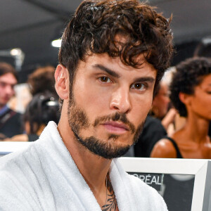 Aurait-il révélé un grand secret par inadvertance ? Peut-être bien.
Exclusif - Baptiste Giabiconi en backstage du "Défilé L'Oréal Paris - Walk Your Worth" dans le cadre de la Fashion Week de Paris (PFW), sous la Tour Eiffel à Paris. © Veeren/Bestimage