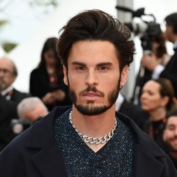 Baptiste Giabiconi - Montée des marches du film "Jeanne du Barry" pour la cérémonie d'ouverture du Festival International du Film de Cannes, au Palais des Festivals à Cannes. © Rachid Bellak / Bestimage