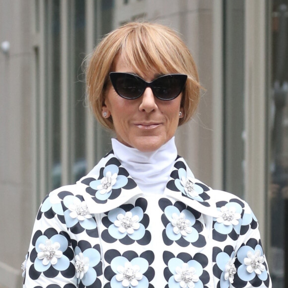 Celine Dion sort de son hôtel pour se rendre à son concert à Long Island dans l'État de New York.