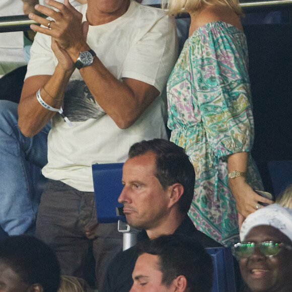 Nagui et sa femme Mélanie Page dans les tribunes lors du match amical - France - Irlande (2-0) lors des matchs qualificatifs à l'Euro 2024 au Parc des Prince à Paris le 7 septembre 2023. © Cyril Moreau/Bestimage 