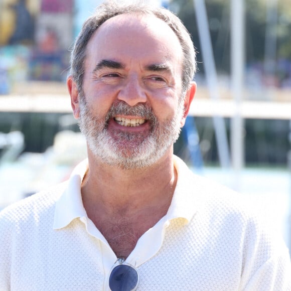 Bruno Solo lors du photocall de la série "Tout cela je te le donnerai"de la 25ème édition du Festival de la fiction de la Rochelle, France, le 15 septembre 2023. © Denis Guignebourg/BestImage 