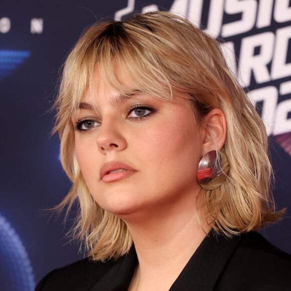 Louane Emera au photocall de la 25ème cérémonie des "NRJ Music Awards (NMA)" au palais des Festivals et des Congrès de Cannes, France, le 10 novembre 2023. © Dominique Jacovides/Bestimage 