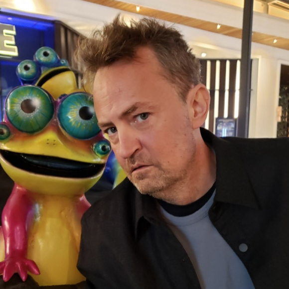 "Ce n'est pas possible", a-t-elle déclaré au Sun.
Matthew Perry cette année.