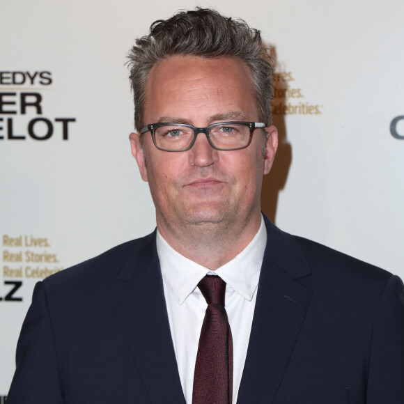 La cause officielle de la mort de Matthew Perry est encore inconnue.
Matthew Perry à la première de The Kennedys - After Camelot au Paley Center For Media à Beverly Hills, 